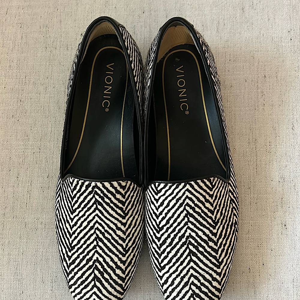 Vionic Willa Flats - image 1